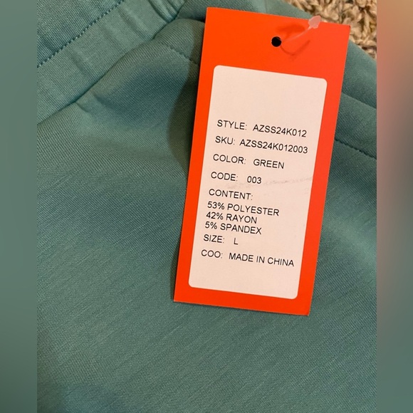 NWT Women’s Shorts Green Athletic Shorts for Running Lounge Shorts Size Large - Picture 4 of 6